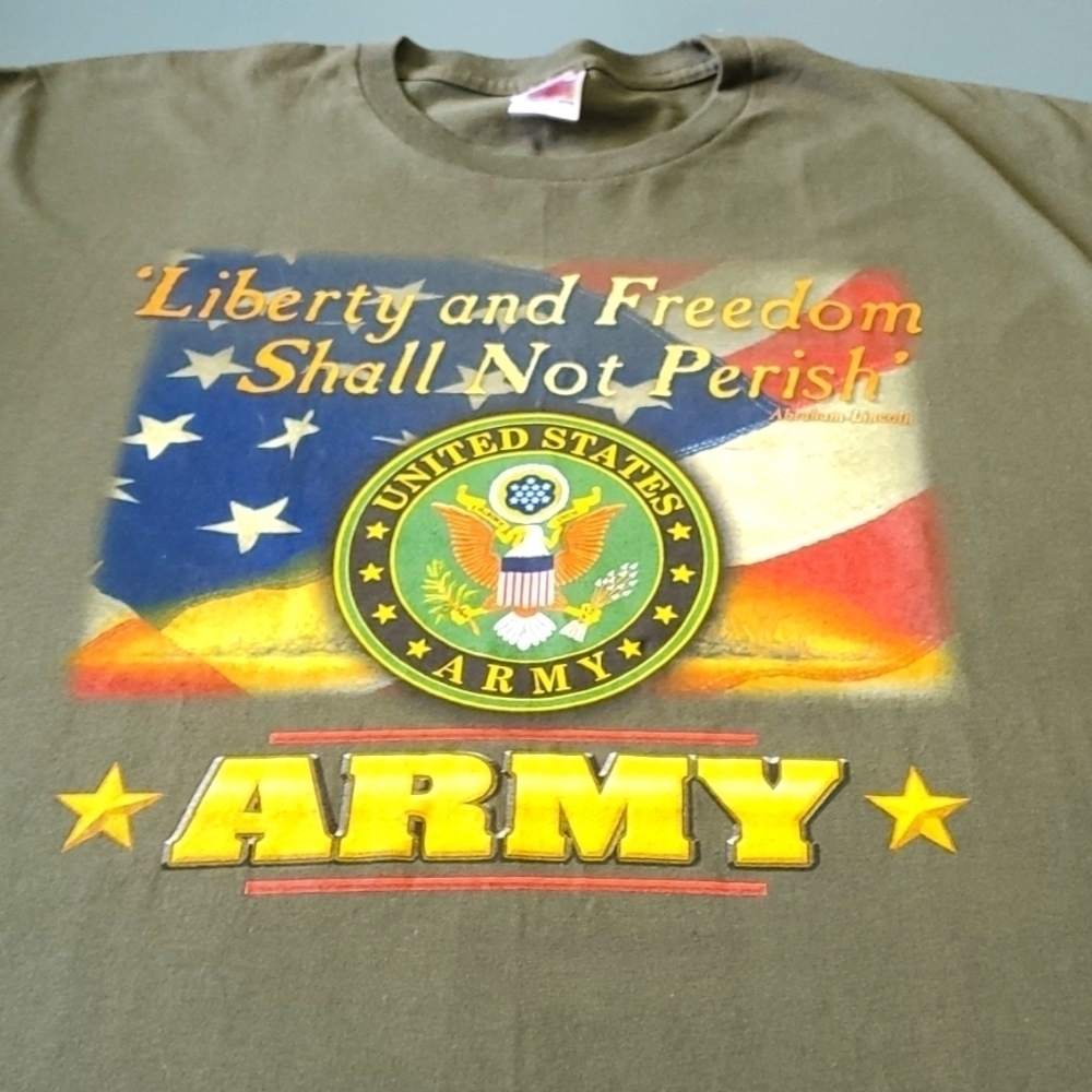 Bayside, made in USA Army olive green Tee. NWOT. Size XL. Liberty and‎ Freedom.